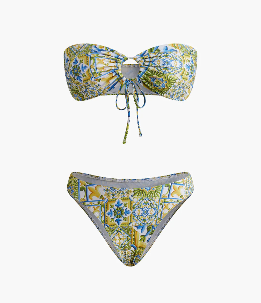 Bikini junto al mar