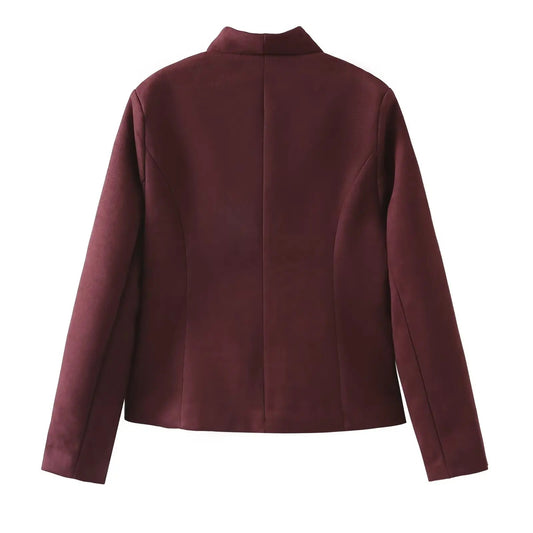 Chaqueta elegante color burdeos con encanto